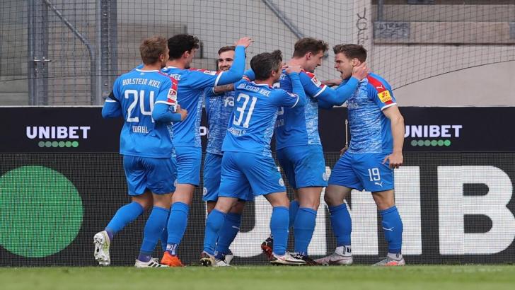 Holstein Kiel celebrate their first-leg goal